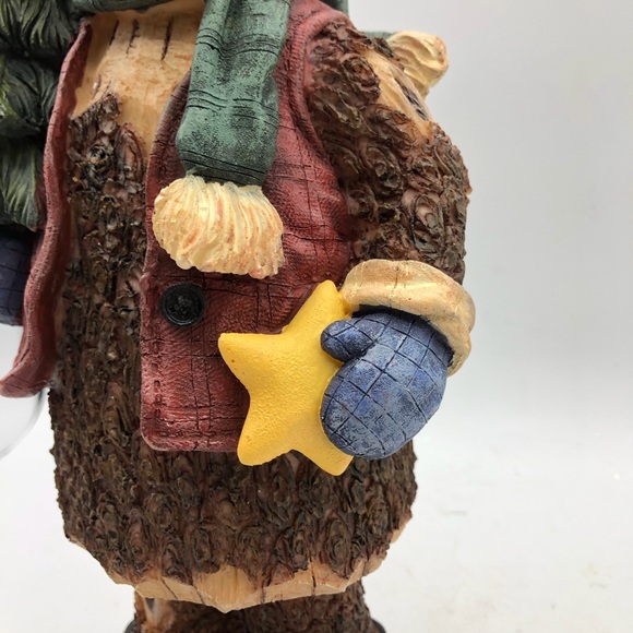 Bear figurine. Resin. Bear Holding Tree and Star. - Picture 6 of 9